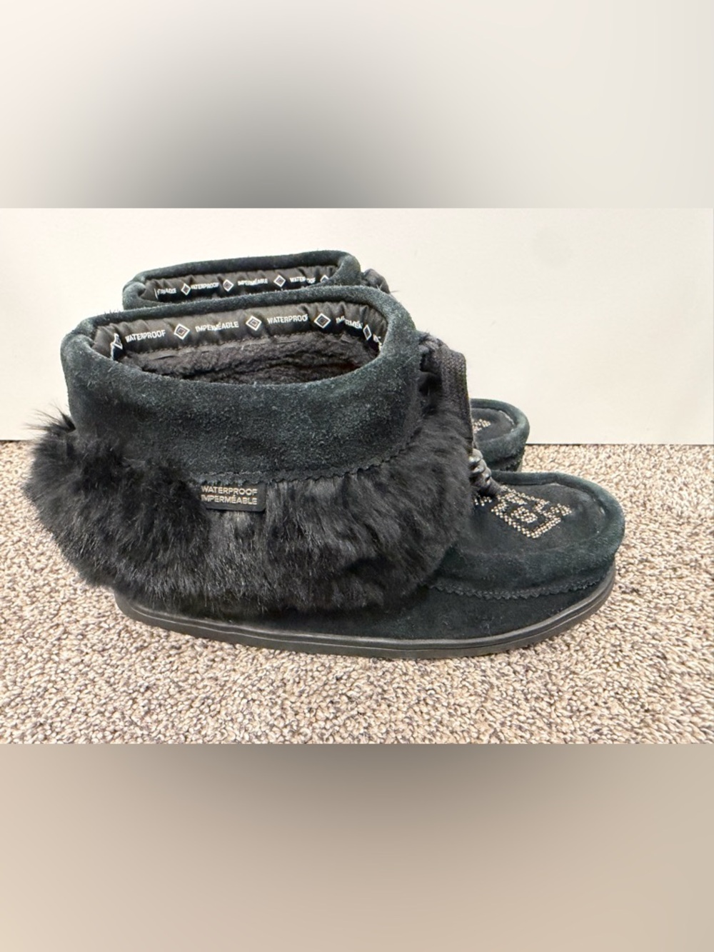 Manitobah Mukluks Waterproof Keewatin Mukluks in black size 7